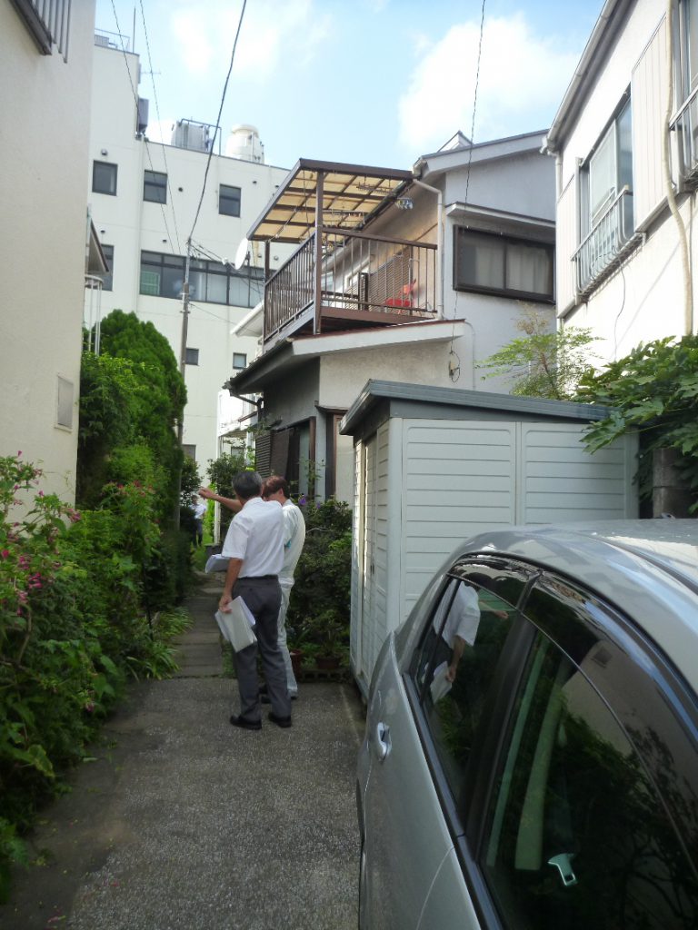 東京都目黒区東山　鉄筋コンクリート長屋建住宅の敷地状況